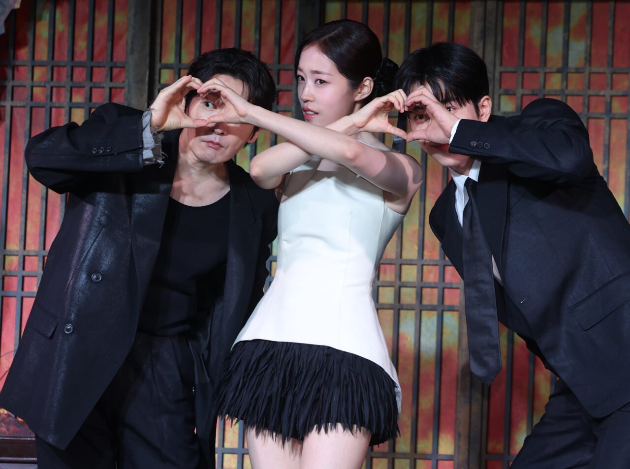 Os atores Cho Seung-woo, Noh Yoon-seo e Nam Joo-hyuk