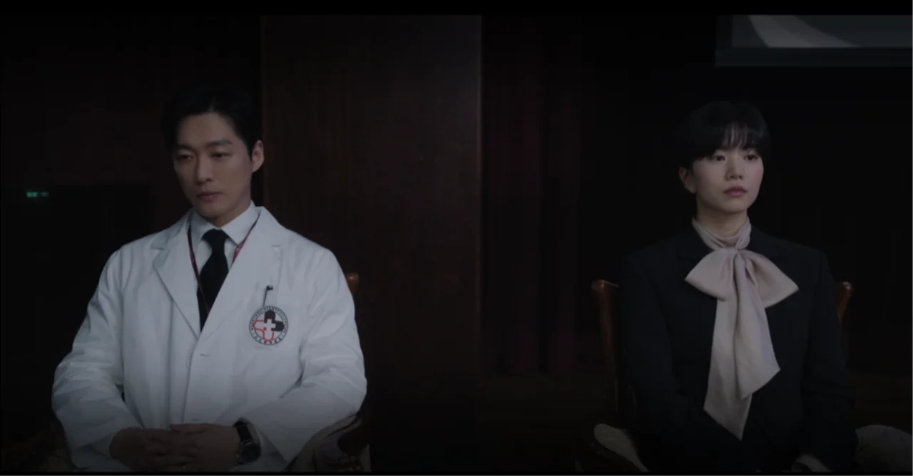 Kang Tae-joo e Go Se-yoon em uma discussão séria na estreia do dorama O Marido.