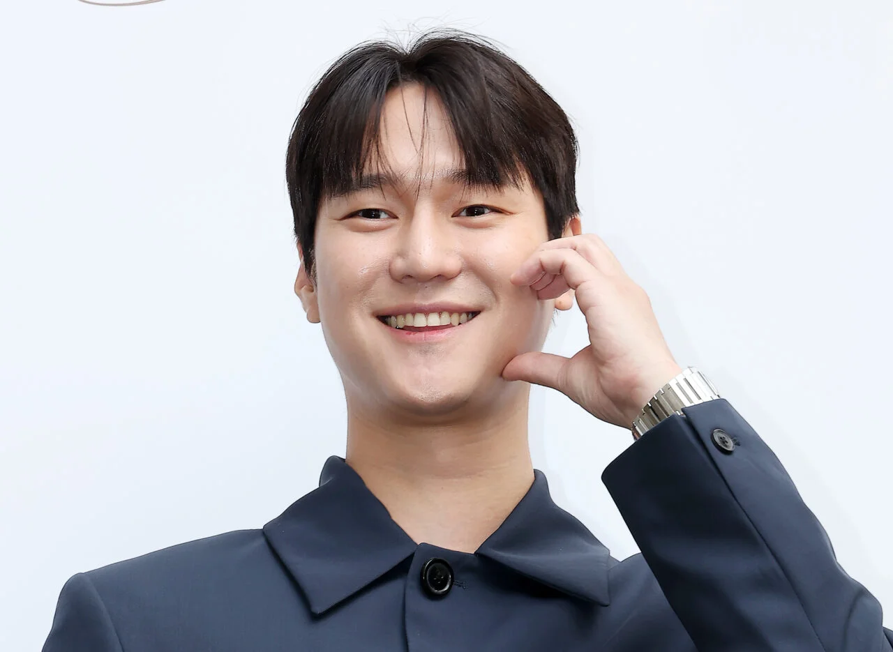 O Ator Go Kyung Pyo foi confirmado para a 2ª temporada do reality O Barbeiro da Vila.