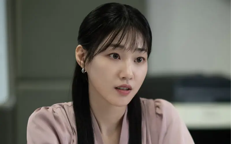 Ha Yoon Kyung como Kang Ha Ri