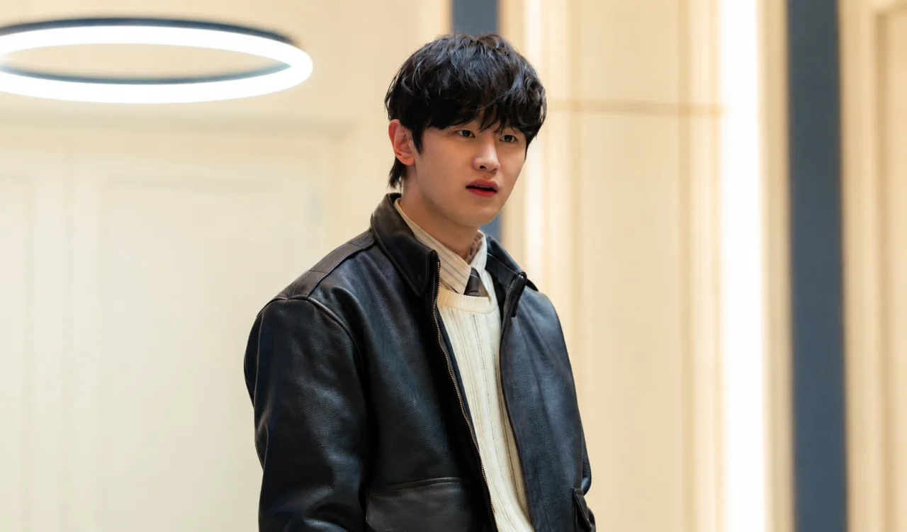 Kim Do Wan em cena tensa do dorama Assustadoramente Apaixonados.