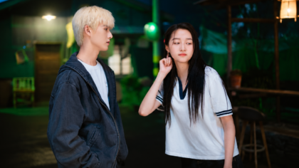 Personagens Qing Ye e Xing Wu sorrindo em cena do dorama Luz na Sua Vida.