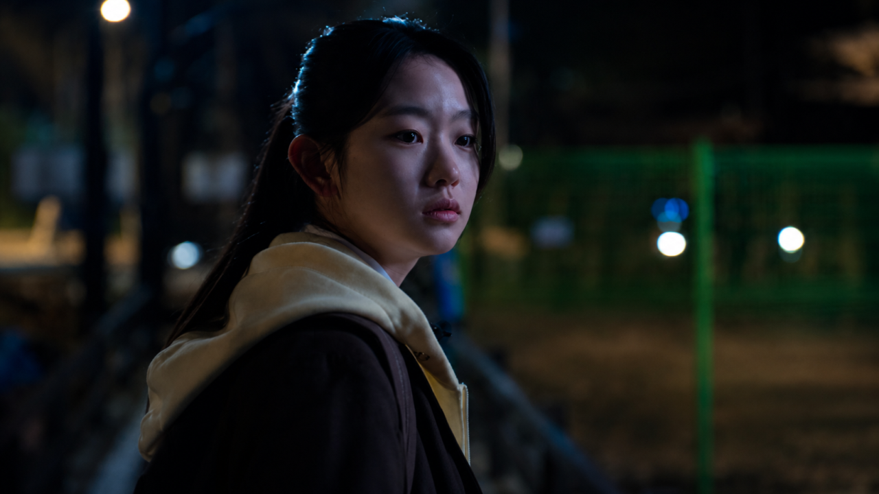 Atriz Seo Su Min caracterizada no dorama Agente Kim: Reativado.