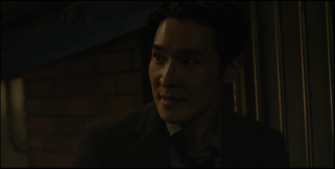 Woo Ji Hyun caracterizado como Choi Chi Ung após ser detido.