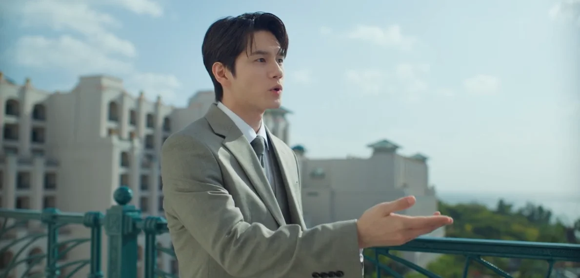 Ong Seong Wu caracterizado como o executivo Kang Min Hwan.