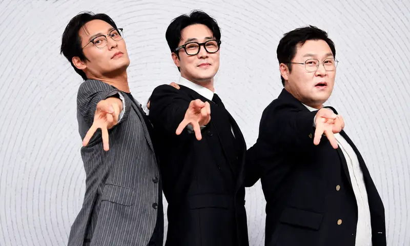 Personagens Kim, Seong Han-su e Park Jin-cheol reunidos em foto
