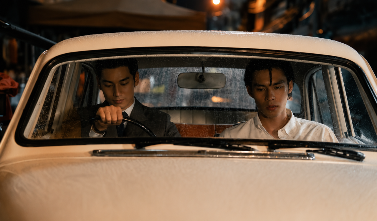 Os atores Apo Nattawin e Mile Phakphum em cena do dorama Shine.