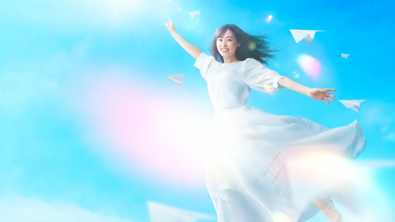 Haruka Fukuhara caracterizada como a protagonista na imagem promocional do dorama Sonhos que Voam!.