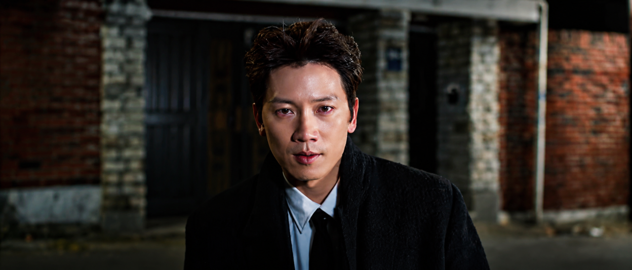 Ji Sung demonstrando firmeza e senso de justiça no dorama.