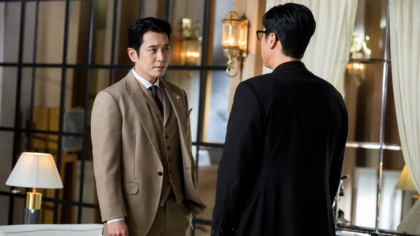 Os atores So Ji Sub e Joo Sang Wook caracterizados na série Agente Kim: Reativado.