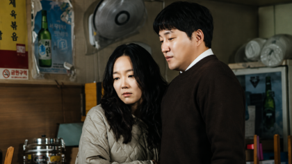 Kim Dae Myung e Lee Sang Hee interpretando os sequestradores em cena de O Marido.
