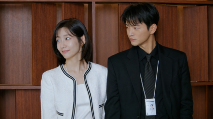 Seo In Guk e Park Ji Hyun caracterizados como Kang Si Woo e Cha Ji Yoon no dorama Te Vejo no Trabalho!.