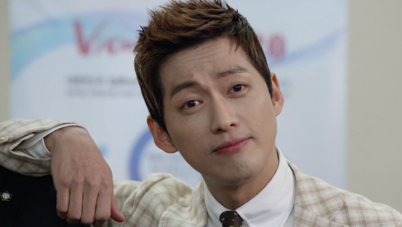 O ator Namkoong Min caracterizado no dorama corporativo Chef Kim.