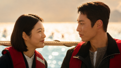 Personagens Do Ji-ui e Yook Ha-ri conversando em cena do último episódio de Doutor à Beira do Amor.