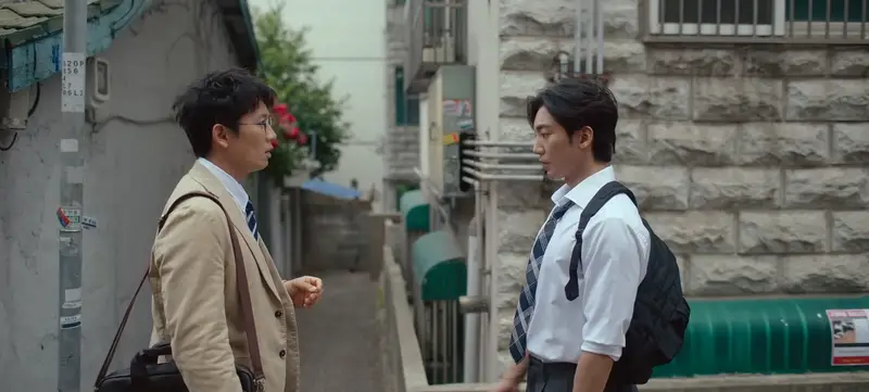 Ji Sung no papel de Lee Han Young e Hwang Hee como o promotor Park Cheol Woo.