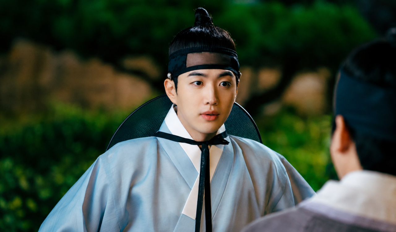 Kang Hoon em cena de A Pousada Romântica Secreta.