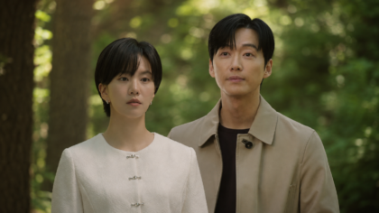 Kang Tae-joo and Go Se-yoon in a conversation, preferably without showing physical conflict