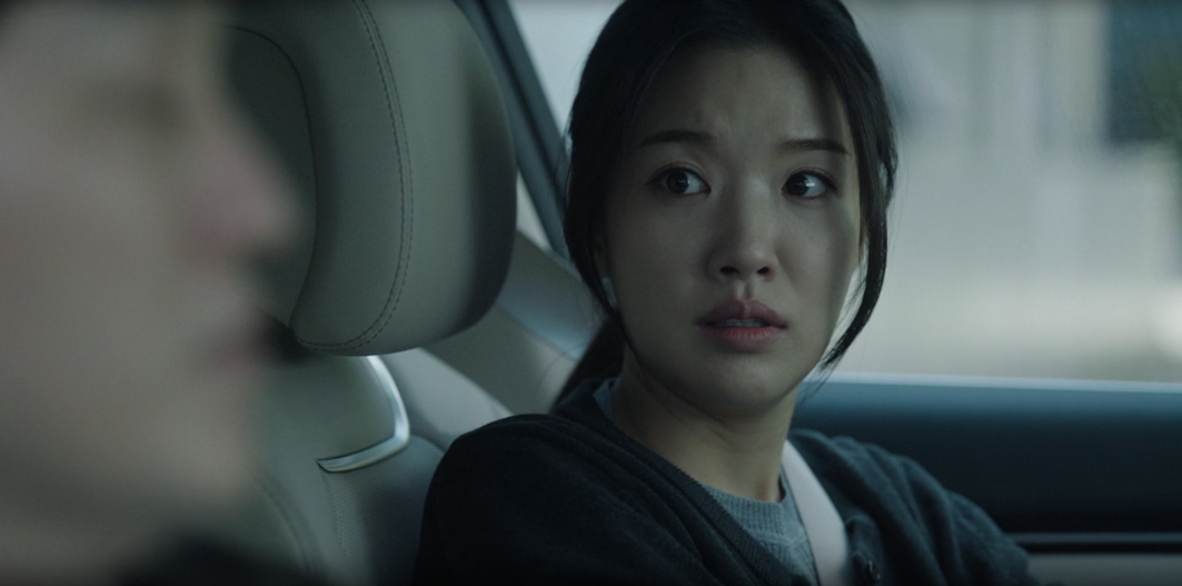 A atriz Jo Yun Seo em cena como Cha Myung Hee.