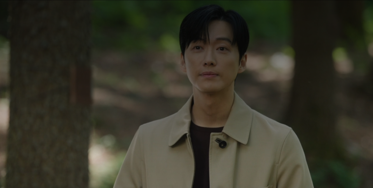 Namgoong Min caracterizado como Kang Tae Ju no final de O Marido.