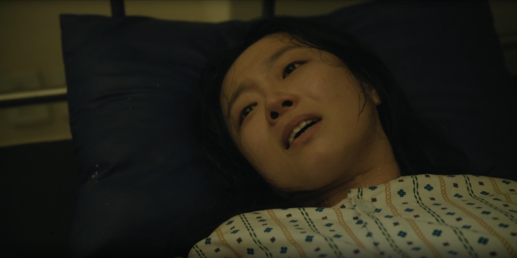 A atriz Lee Sang Hee caracterizada como Kim Gyeong Ae.