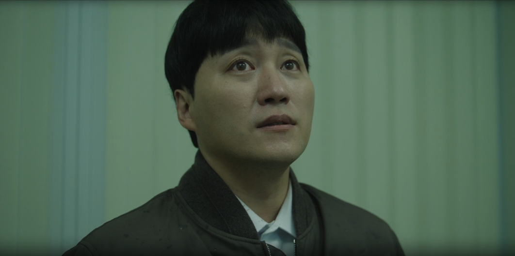 Kim Dae Myung interpretando Noh Man Hui no desfecho da trama.