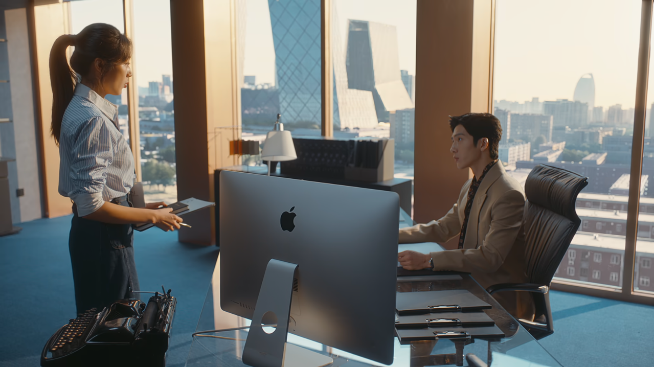Shang Zhitao and Luan Nian together at the advertising agency in The Early Spring