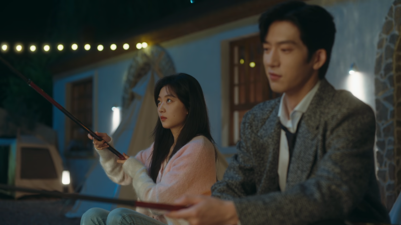 Shang Zhitao and Luan Nian fish together in the C-drama The Early Spring