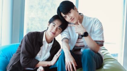 Os atores Tham Thapthong e Mac Nattapat caracterizados como os personagens principais em Unlucky Bae.