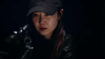 A atriz Gong Hyo Jin caracterizada como a assassina Kingfisher no dorama A Justiceira.