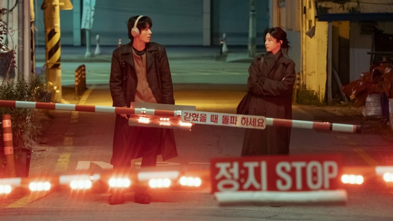 Koo Kyo Hwan e Go Youn Jung em cena no dorama A Gente Tenta