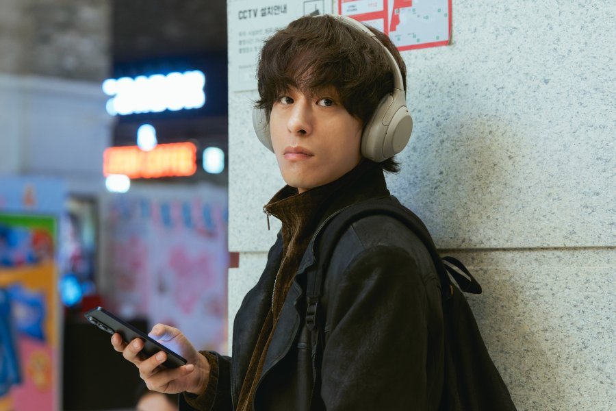 Koo Kyo Hwan interpretando o aspirante a diretor Hwang Dong Man.