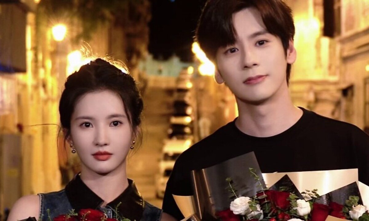 Liu Xie Ning e Miles Wei com flores durante as filmagens de Além das Nuvens