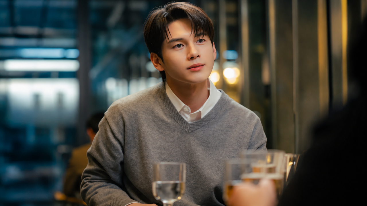 Ong Seong Wu caracterizado como Kang Min Hwan em Assustadoramente Apaixonados.