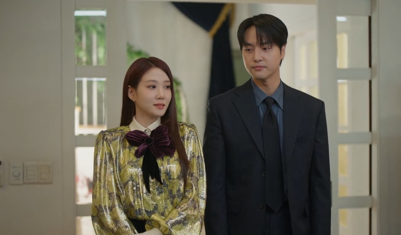 Park Eun Bin e Yang Se Jong em cena de tensão familiar no dorama.