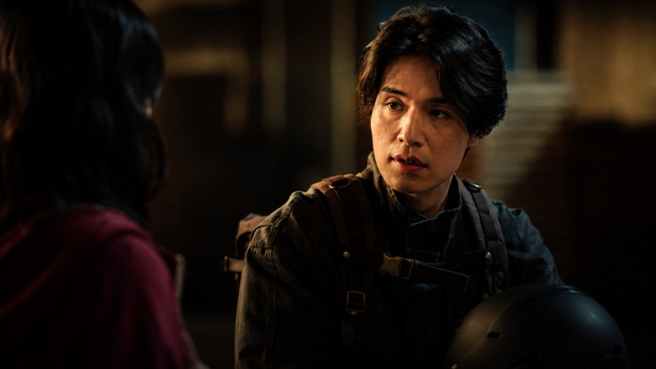 Personagens Jin Man e Ji An em cenas do dorama Uma Loja Para Assassinos 2.