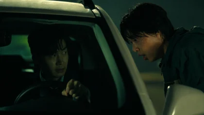 Os atores Moo Jin Sung e Ryu Jun Yeol em cenas dramáticas do thriller O Rato.