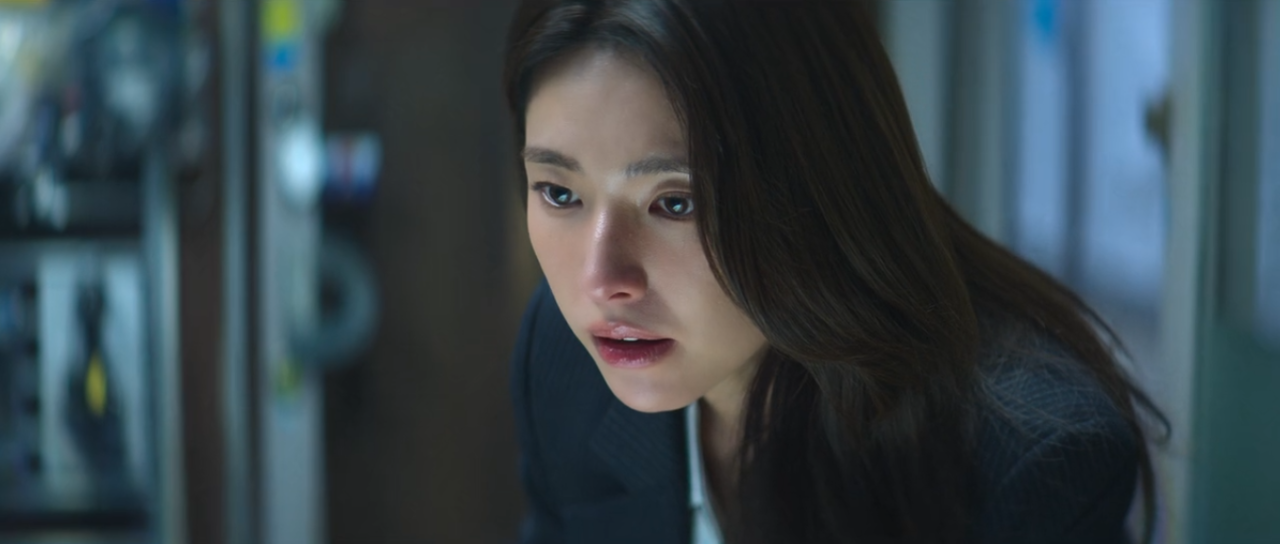 A atriz Ha Young interpretando Eun Sae em cena de tensão.