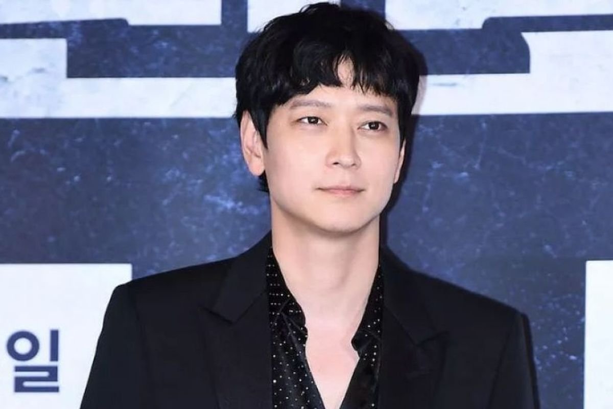 O ator Kang Dong Won durante uma coletiva de imprensa.