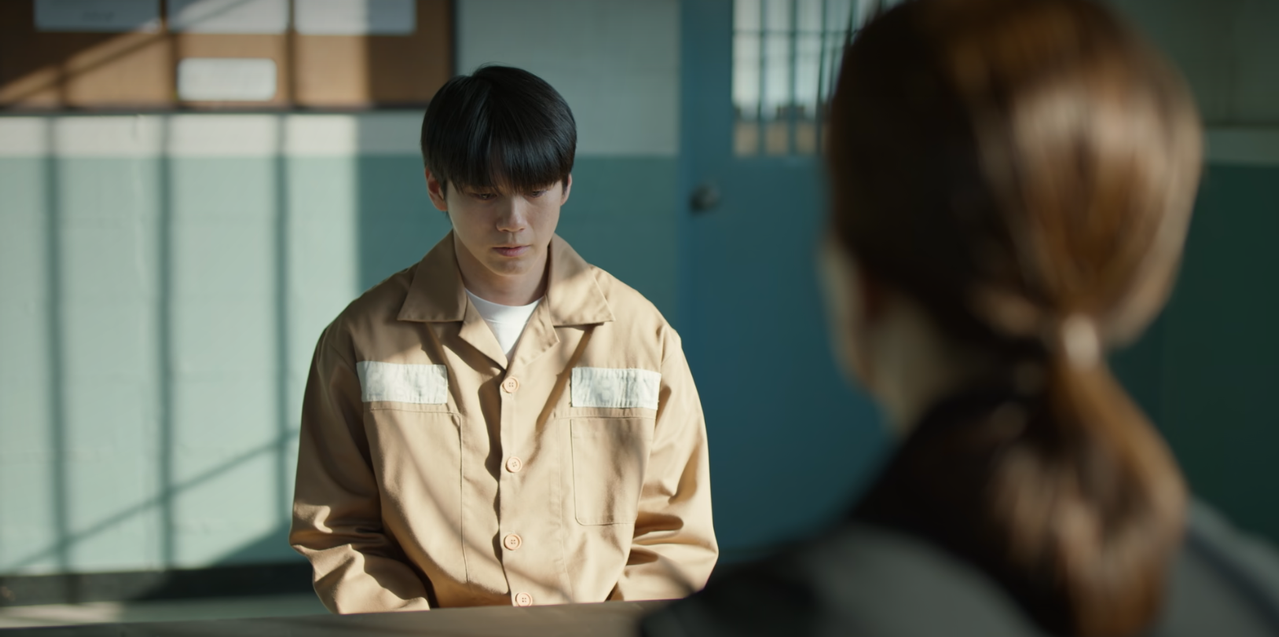 Min-hwan nas cenas finais do Dorama Assustadoramente Apaixonados.