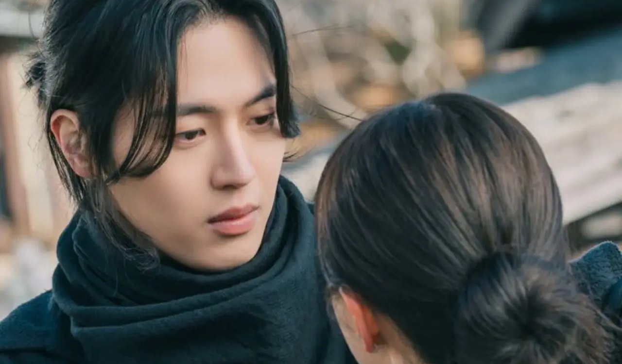 Cena de diálogo do ator Lee Joo Ahn no dorama Um Sonho Até Você.