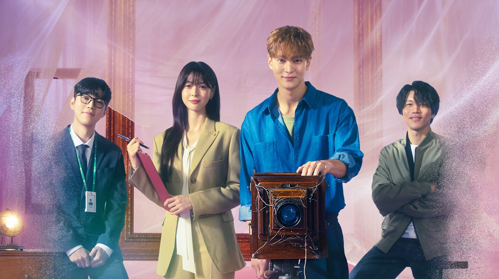Joo Won e Kwon Nara em imagem promocional de O Estúdio da Meia-Noite