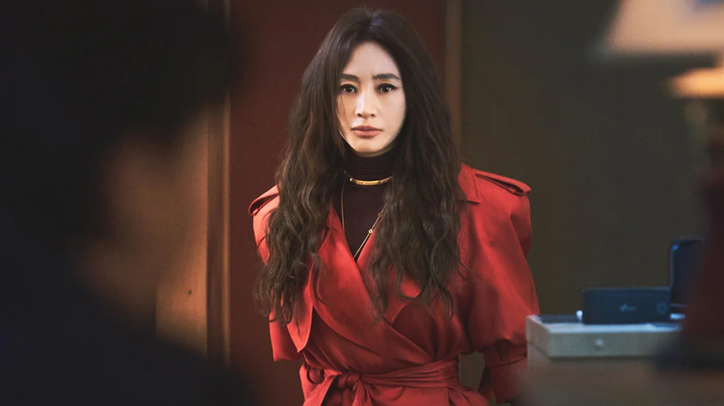 A atriz Kim Hye Soo atuando como a criadora de conteúdo Park Kyung Hee.