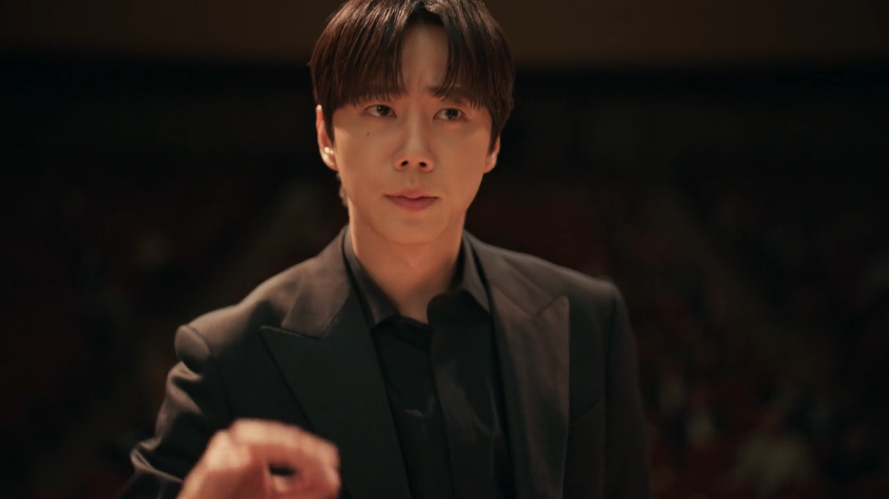 Choi Jeong-yo as conductor Luca Domenico in episode 6