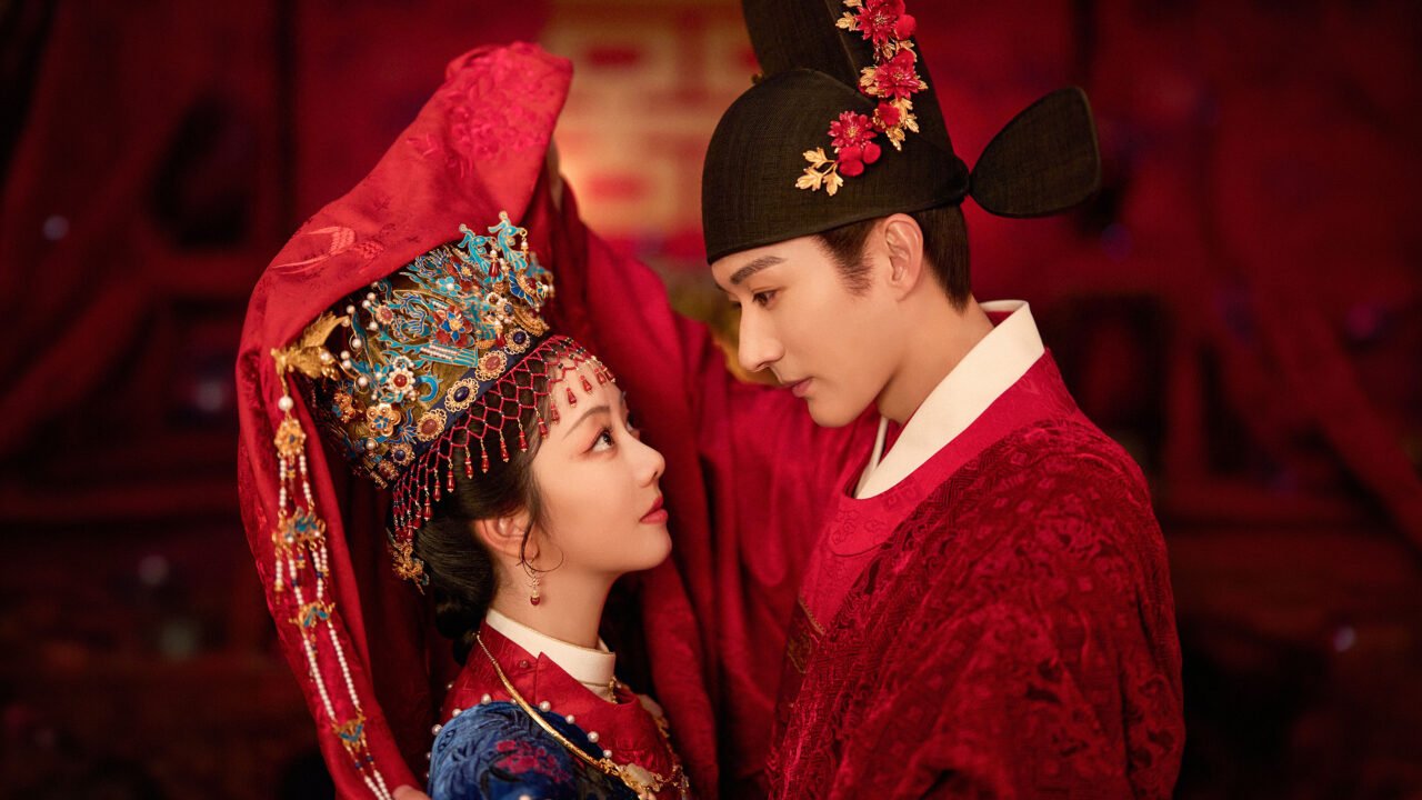 Tan Songyun e Liu Xueyi vestidos de noivos em Contra a Correnteza