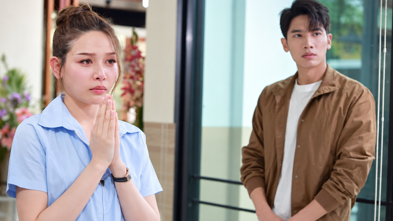 Hataya e Ramil, protagonistas de Coração Parasita, drama tailandês da Netflix