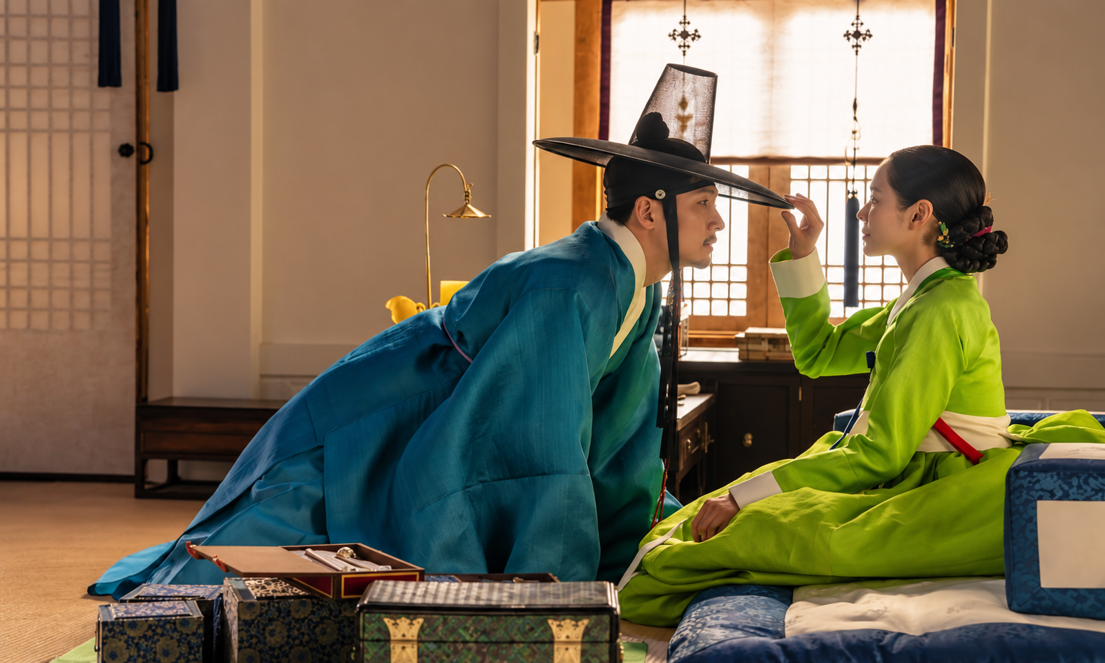 Ji Chang-wook and Son Ye-jin in The Scandal