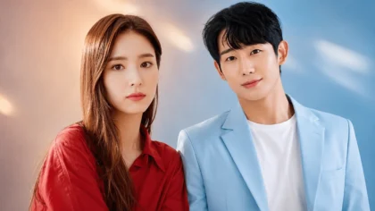 Atores Jung Hae In e Shin Se Kyung, protagonistas do dorama Love Virus, em fotos de divulgação.