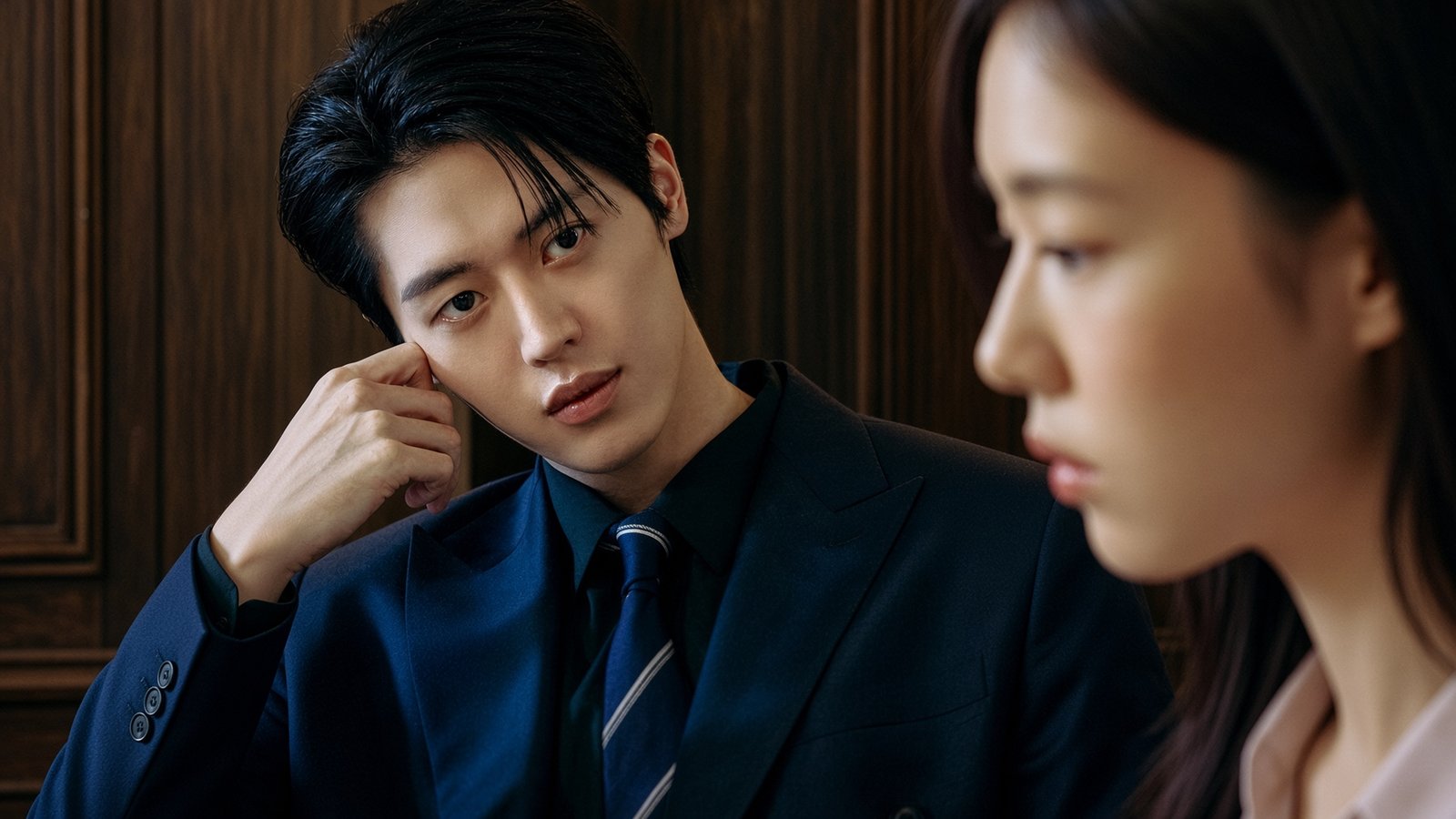 Lee Joo-ahn como Han Tae-seung em Um Amor Diferente do Seu