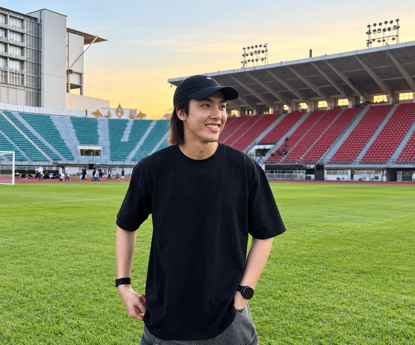 Au Kittipon wearing a black T-shirt at a stadium
