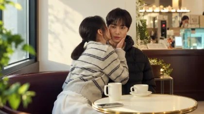 Kim So Hyun beija Choo Young Woo no primeiro teaser de Between Steps